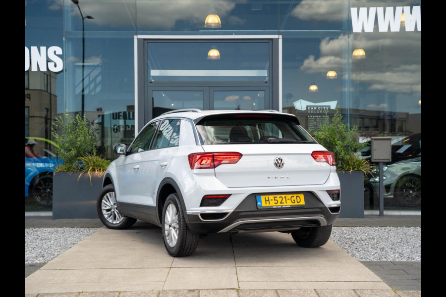 Volkswagen T-Roc 1.5 TSI Style Business / Adaptive / CarPlay / El. kofferbak / Sensoren / Navigatie