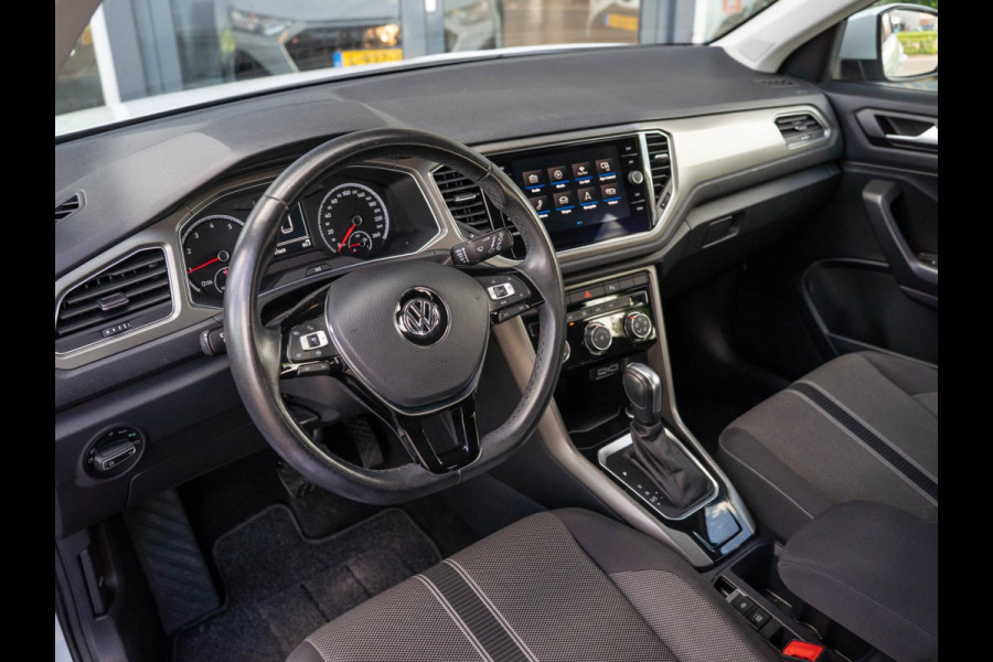 Volkswagen T-Roc 1.5 TSI Style Business / Adaptive / CarPlay / El. kofferbak / Sensoren / Navigatie