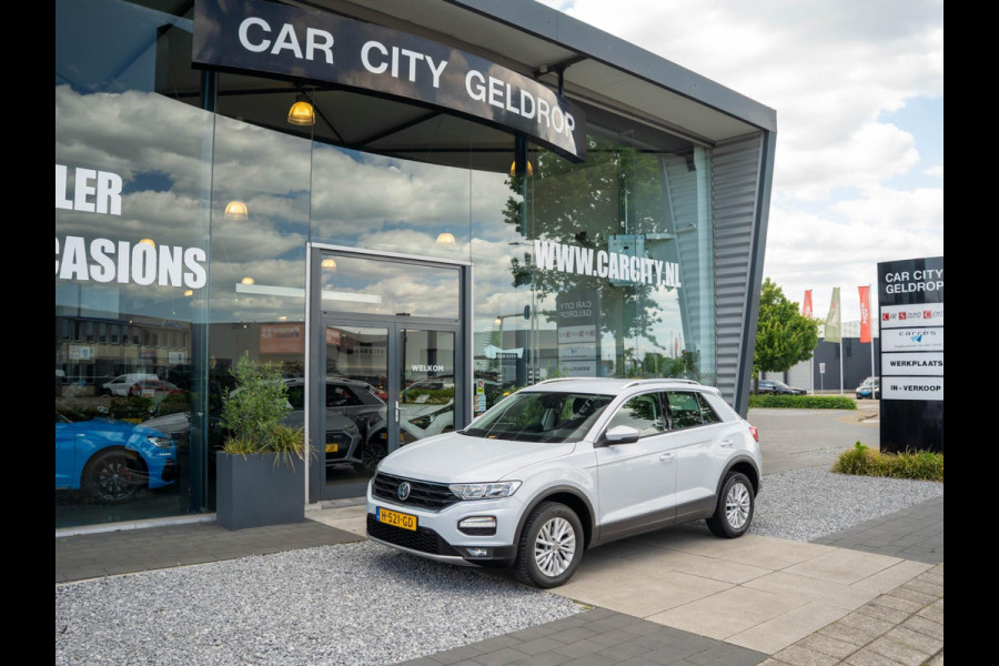Volkswagen T-Roc 1.5 TSI Style Business / Adaptive / CarPlay / El. kofferbak / Sensoren / Navigatie