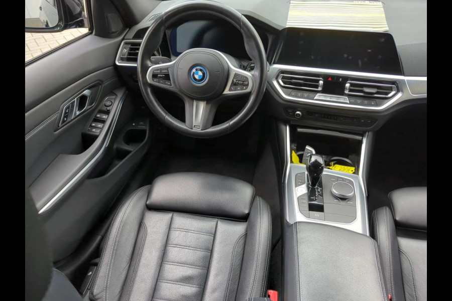 BMW 3 Serie Touring 320e Business Edition Plus NL AUTO | LEDER | STOELVERW | CARPLAY |
