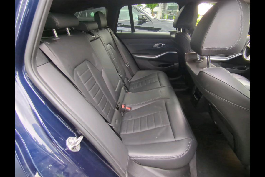 BMW 3 Serie Touring 320e Business Edition Plus NL AUTO | LEDER | STOELVERW | CARPLAY |