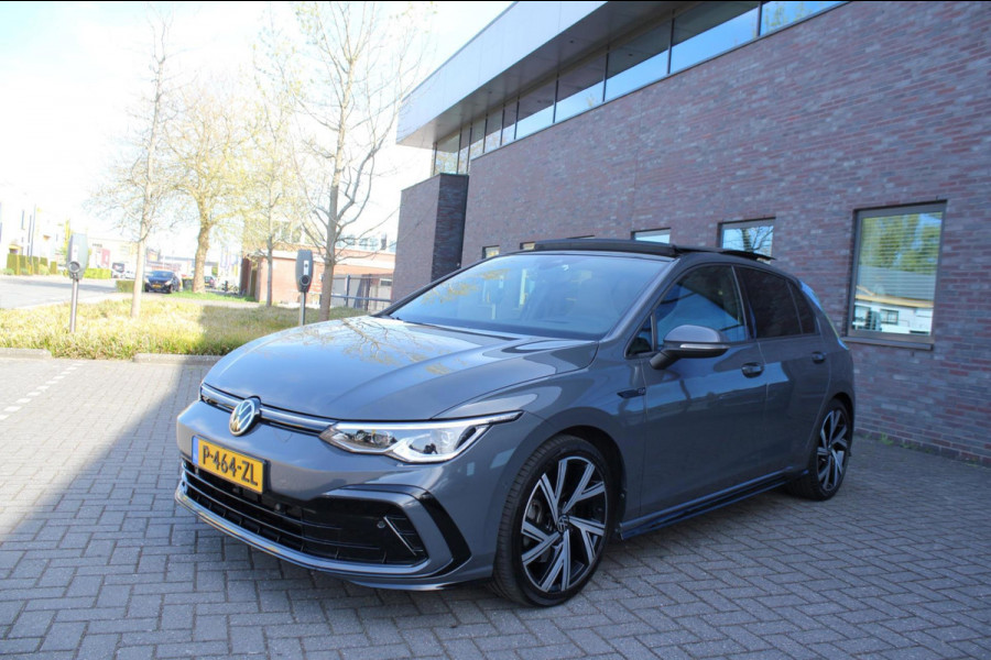 Volkswagen Golf 1.5 eTSI R-Line DSG pano HUD H&K CAM