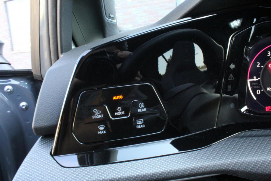 Volkswagen Golf 1.5 eTSI R-Line DSG pano HUD H&K CAM