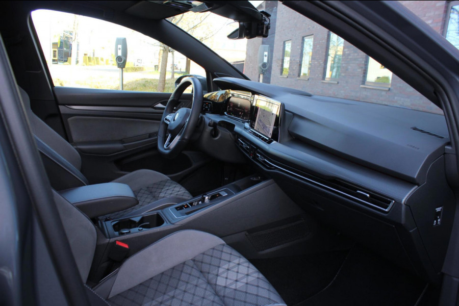 Volkswagen Golf 1.5 eTSI R-Line DSG pano HUD H&K CAM