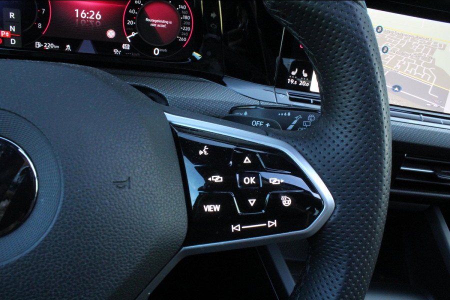 Volkswagen Golf 1.5 eTSI R-Line DSG pano HUD H&K CAM
