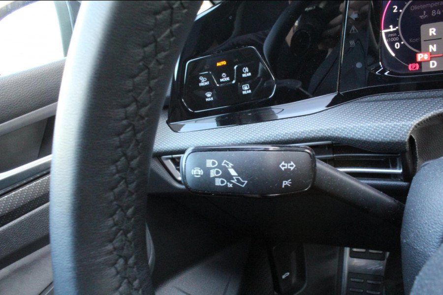 Volkswagen Golf 1.5 eTSI R-Line DSG pano HUD H&K CAM