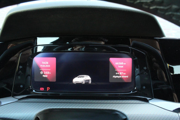 Volkswagen Golf 1.5 eTSI R-Line DSG pano HUD H&K CAM