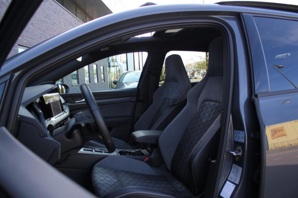 Volkswagen Golf 1.5 eTSI R-Line DSG pano HUD H&K CAM