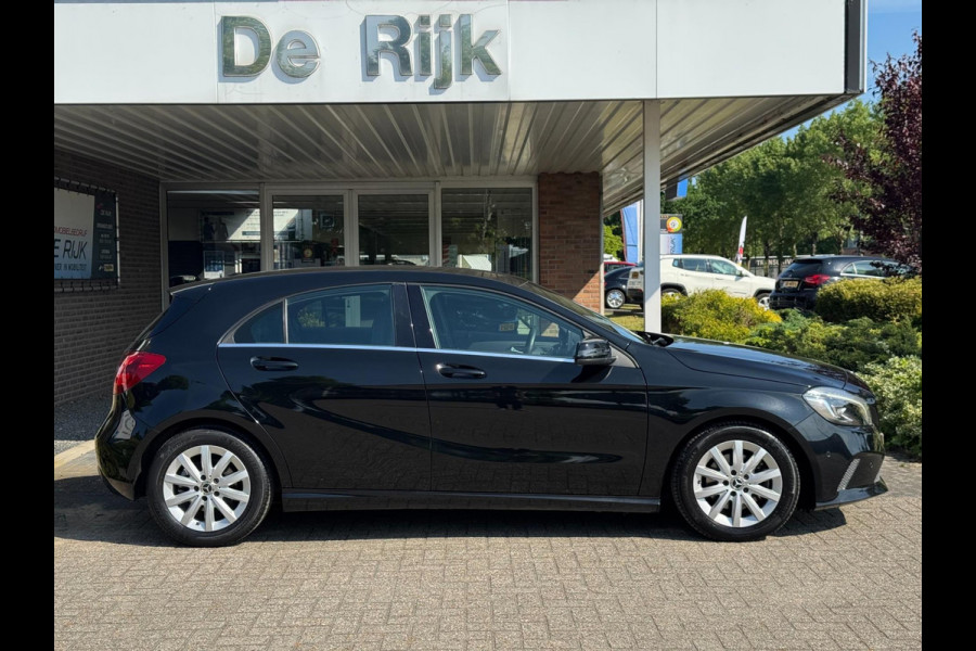Mercedes-Benz A-Klasse 180 Business Solution | Groot Navi, Camera, Stoelverw., Cruise | Dealeronderhouden | 1e Eigenaar | NAP |