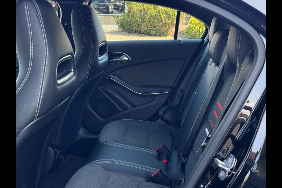 Mercedes-Benz A-Klasse 180 Business Solution | Groot Navi, Camera, Stoelverw., Cruise | Dealeronderhouden | 1e Eigenaar | NAP |