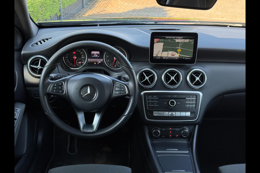 Mercedes-Benz A-Klasse 180 Business Solution | Groot Navi, Camera, Stoelverw., Cruise | Dealeronderhouden | 1e Eigenaar | NAP |