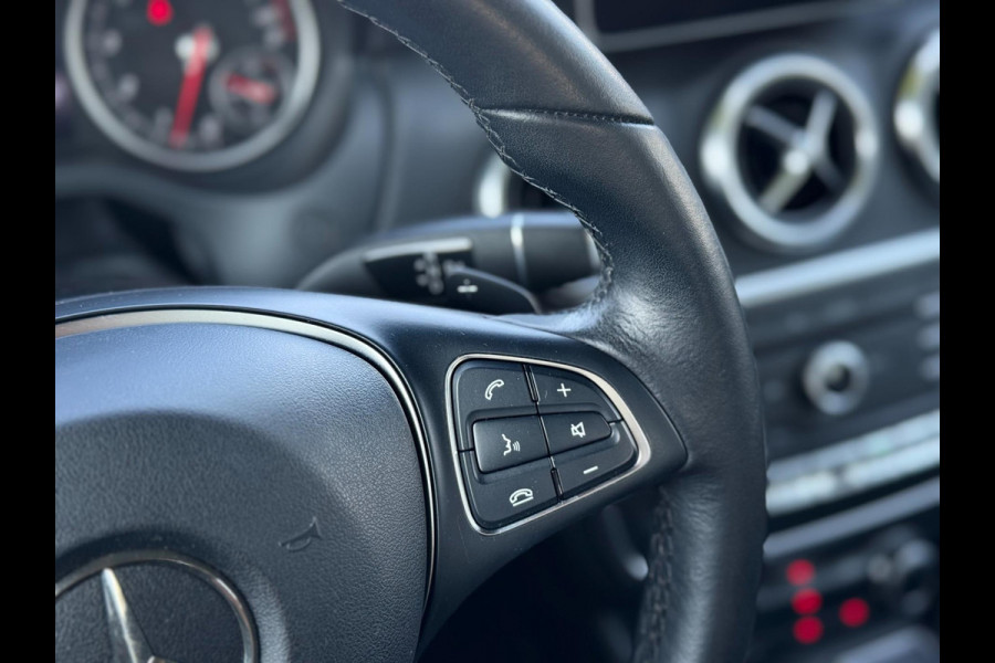 Mercedes-Benz A-Klasse 180 Business Solution | Groot Navi, Camera, Stoelverw., Cruise | Dealeronderhouden | 1e Eigenaar | NAP |
