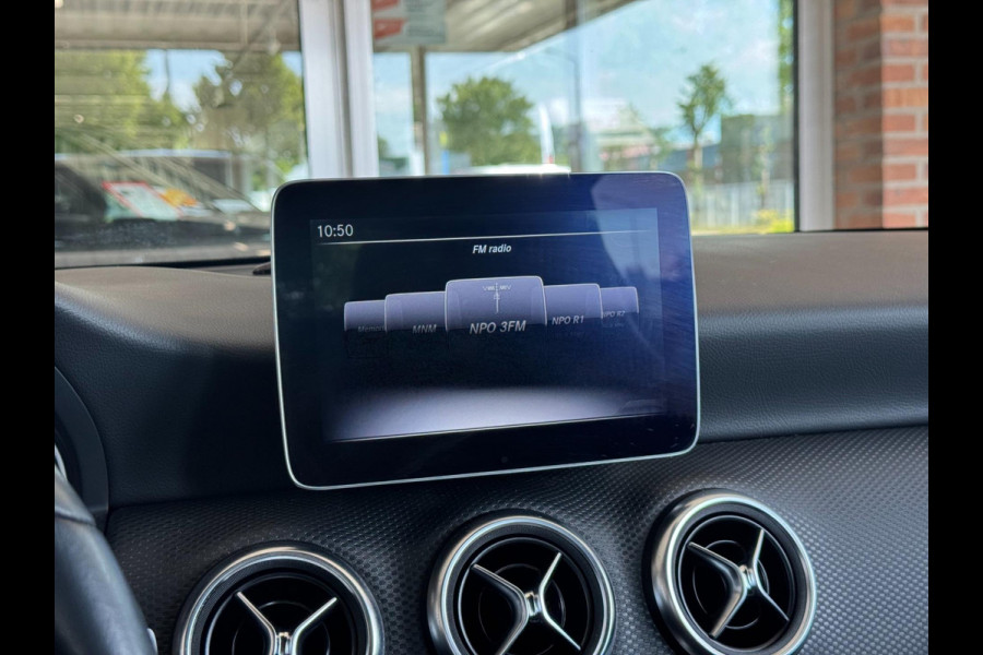 Mercedes-Benz A-Klasse 180 Business Solution | Groot Navi, Camera, Stoelverw., Cruise | Dealeronderhouden | 1e Eigenaar | NAP |