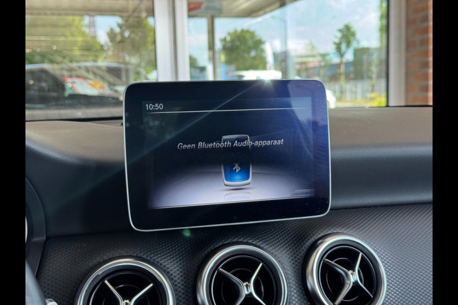 Mercedes-Benz A-Klasse 180 Business Solution | Groot Navi, Camera, Stoelverw., Cruise | Dealeronderhouden | 1e Eigenaar | NAP |