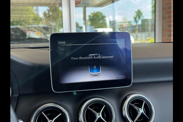 Mercedes-Benz A-Klasse 180 Business Solution | Groot Navi, Camera, Stoelverw., Cruise | Dealeronderhouden | 1e Eigenaar | NAP |