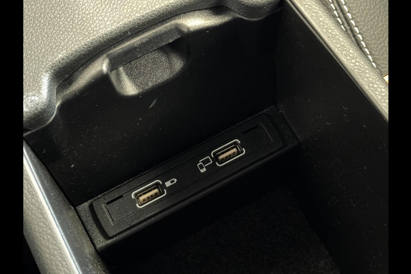 Mercedes-Benz A-Klasse 180 Business Solution | Groot Navi, Camera, Stoelverw., Cruise | Dealeronderhouden | 1e Eigenaar | NAP |