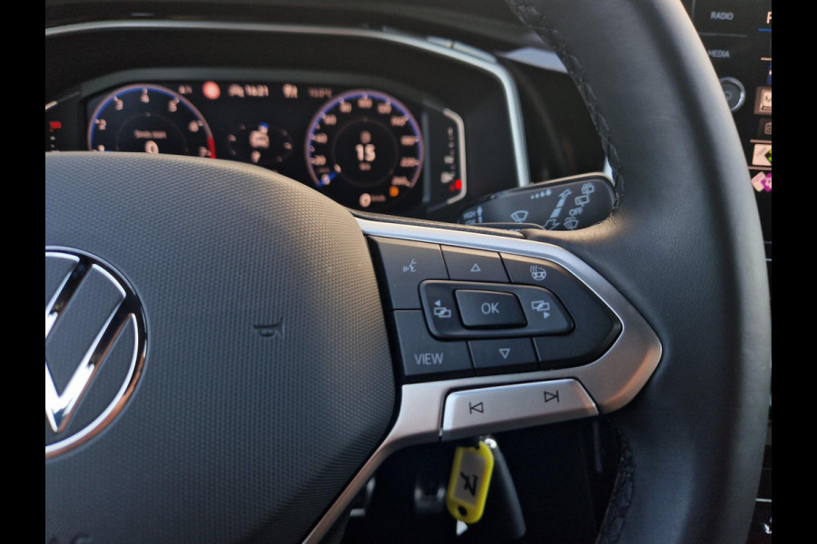 Volkswagen T-Roc 1.5 TSI R-Line /ACC /IQ Light /Camera /App Connect
