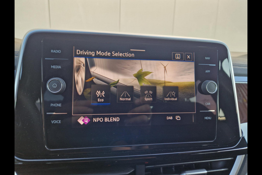 Volkswagen T-Roc 1.5 TSI R-Line /ACC /IQ Light /Camera /App Connect