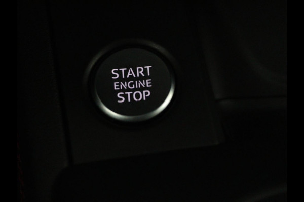 Audi A4 Avant 1.4 TFSI Sport S line black edition | Sfeerverlichting | Automaat | Navi | Cruise Control | Leder | LMV 19 |