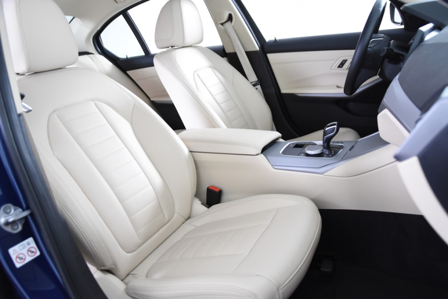 BMW 3-serie 330e Business Edition Plus *1ste Eigenaar*Navigatie*Park assist*