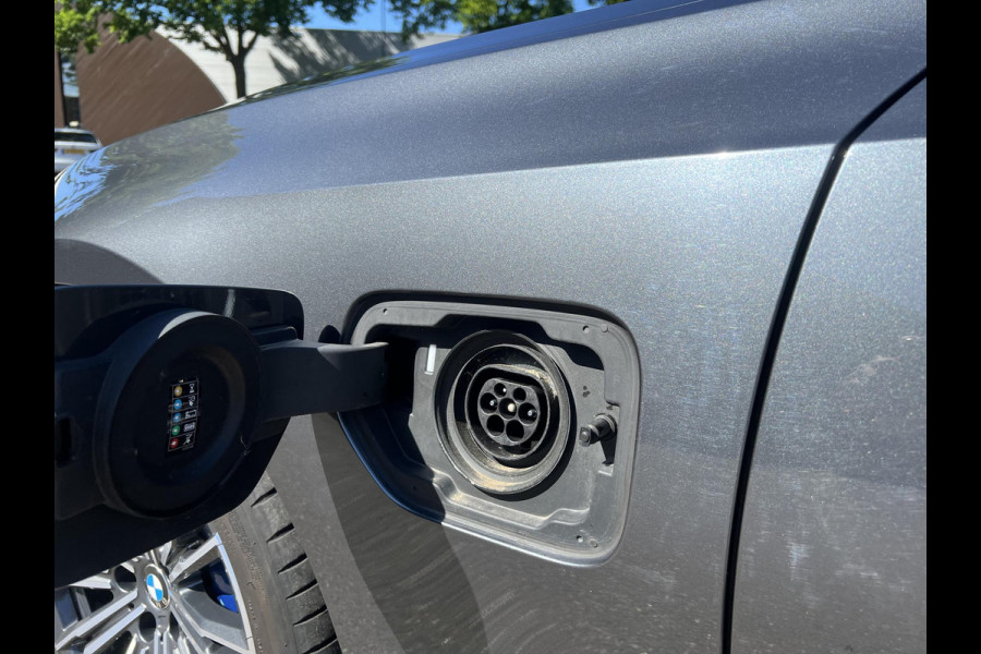 BMW 3-serie 330e High Executive CAMERA | ADAP. CRUISE | RIJKLAAR INCL. 12 MND. BOVAGGARANTIE