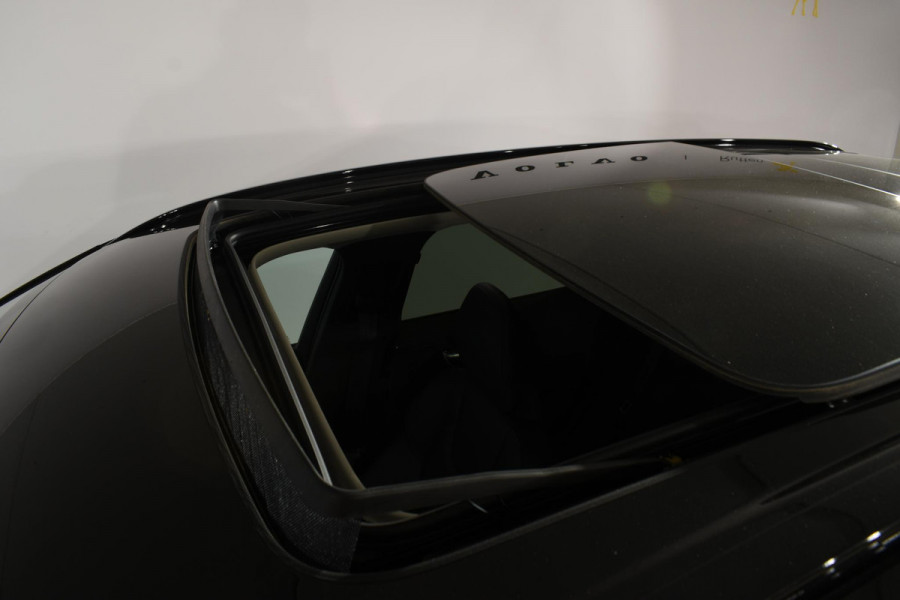 Volvo XC60 T6 350PK Automaat Plug-in hybrid AWD Plus Dark / Panoramadak / 360 camera / Luchtvering / Harman Kardon / 21'' velgen / Trekhaak