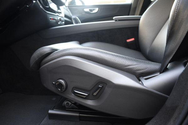 Volvo XC60 T6 350PK Automaat Plug-in hybrid AWD Plus Dark / Panoramadak / 360 camera / Luchtvering / Harman Kardon / 21'' velgen / Trekhaak