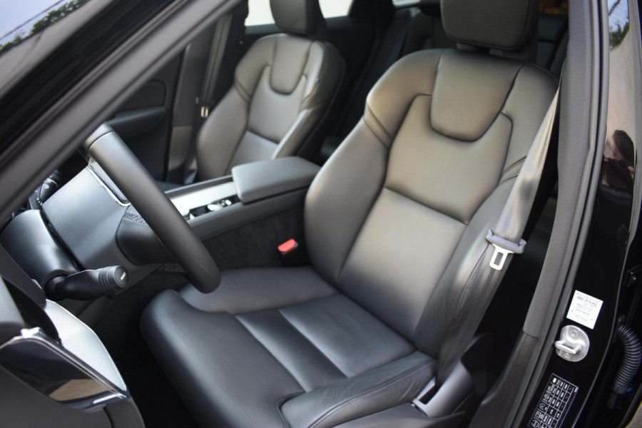 Volvo XC60 T6 350PK Automaat Plug-in hybrid AWD Plus Dark / Panoramadak / 360 camera / Luchtvering / Harman Kardon / 21'' velgen / Trekhaak