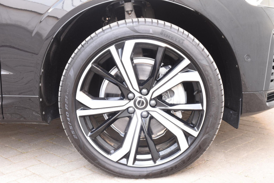 Volvo XC60 T6 350PK Automaat Plug-in hybrid AWD Plus Dark / Panoramadak / 360 camera / Luchtvering / Harman Kardon / 21'' velgen / Trekhaak