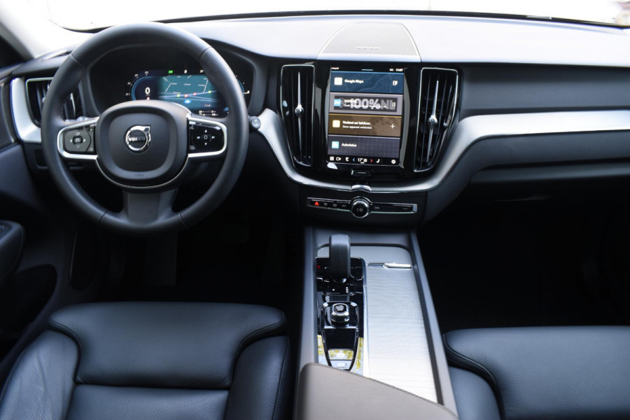 Volvo XC60 T6 350PK Automaat Plug-in hybrid AWD Plus Dark / Panoramadak / 360 camera / Luchtvering / Harman Kardon / 21'' velgen / Trekhaak