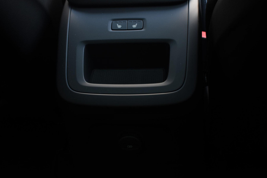 Volvo XC60 T6 350PK Automaat Plug-in hybrid AWD Plus Dark / Panoramadak / 360 camera / Luchtvering / Harman Kardon / 21'' velgen / Trekhaak