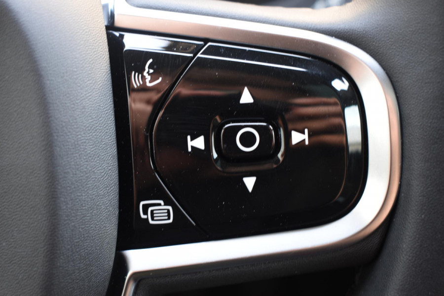 Volvo XC60 T6 350PK Automaat Plug-in hybrid AWD Plus Dark / Panoramadak / 360 camera / Luchtvering / Harman Kardon / 21'' velgen / Trekhaak