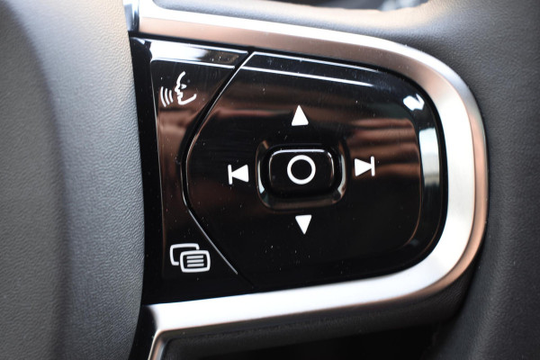 Volvo XC60 T6 350PK Automaat Plug-in hybrid AWD Plus Dark / Panoramadak / 360 camera / Luchtvering / Harman Kardon / 21'' velgen / Trekhaak