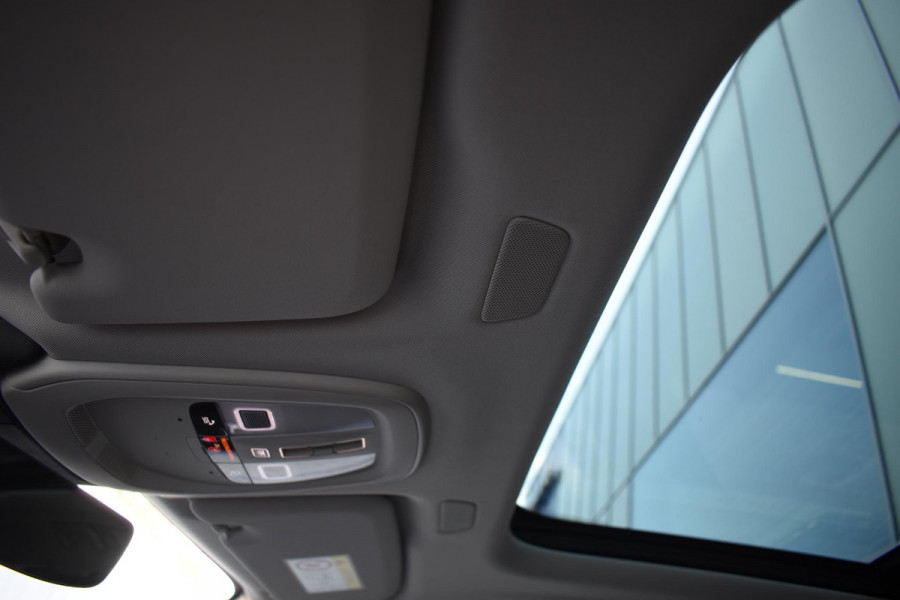 Volvo XC60 T6 350PK Automaat Plug-in hybrid AWD Plus Dark / Panoramadak / 360 camera / Luchtvering / Harman Kardon / 21'' velgen / Trekhaak