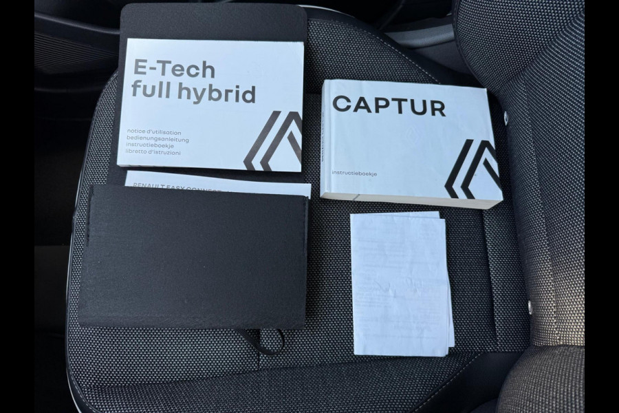 Renault Captur 1.6 E-Tech full hybrid 145 techno Trekhaak / Navi / P-sensoren & camera / Clima / LM velgen