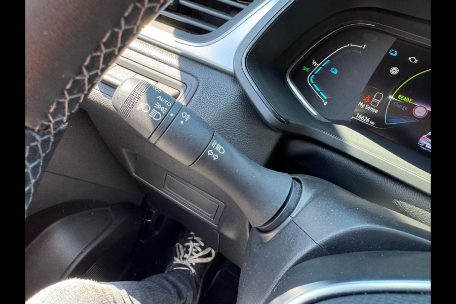 Renault Captur 1.6 E-Tech full hybrid 145 techno Trekhaak / Navi / P-sensoren & camera / Clima / LM velgen