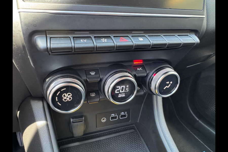 Renault Captur 1.6 E-Tech full hybrid 145 techno Trekhaak / Navi / P-sensoren & camera / Clima / LM velgen