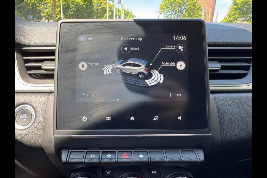 Renault Captur 1.6 E-Tech full hybrid 145 techno Trekhaak / Navi / P-sensoren & camera / Clima / LM velgen