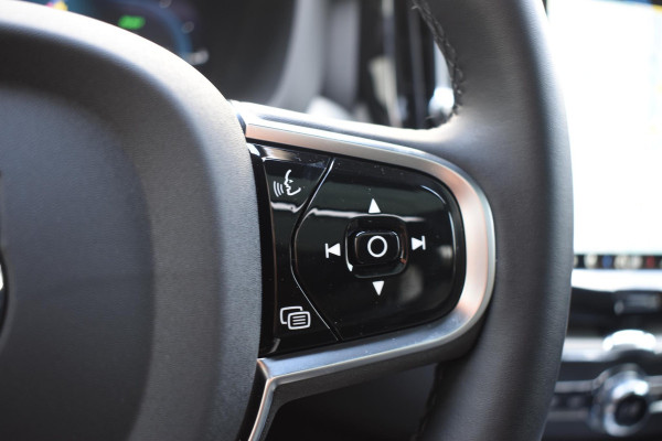 Volvo XC60 T6 350PK Automaat AWD Plus Black Edition / Adaptieve cruise control / Harman Kardon / BLIS / Panoramadak / Apple carplay  / Elektrische achterklep / Elektrische stoelen met geheugen / Stoel en stuurwielverwarming / 21” velgen /