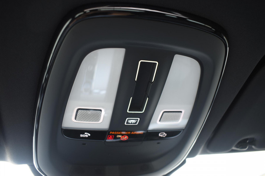 Volvo XC60 T6 350PK Automaat AWD Plus Black Edition / Adaptieve cruise control / Harman Kardon / BLIS / Panoramadak / Apple carplay  / Elektrische achterklep / Elektrische stoelen met geheugen / Stoel en stuurwielverwarming / 21” velgen /