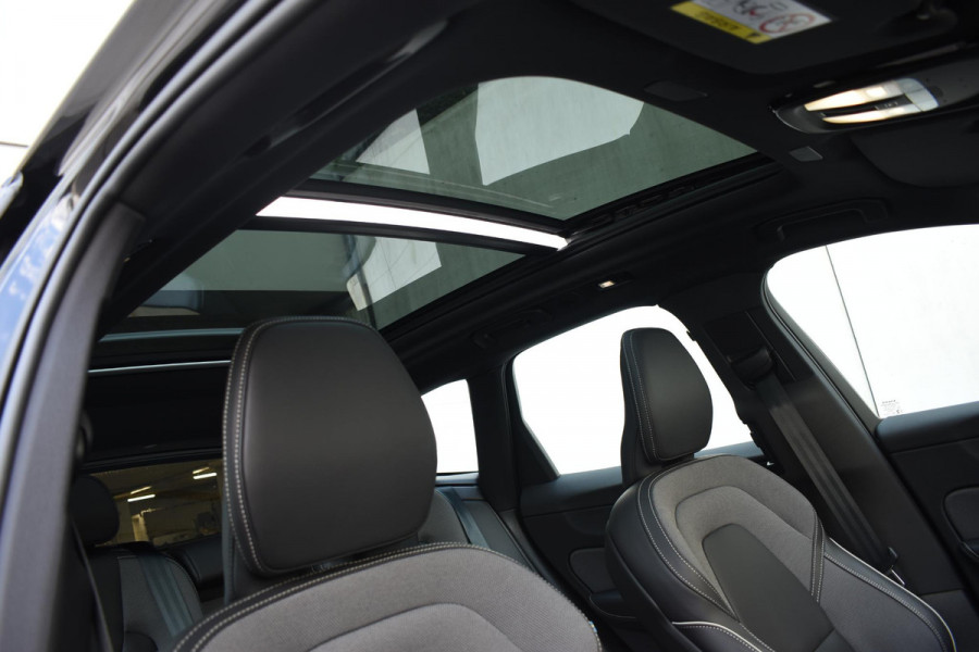 Volvo XC60 T6 350PK Automaat AWD Plus Black Edition / Adaptieve cruise control / Harman Kardon / BLIS / Panoramadak / Apple carplay  / Elektrische achterklep / Elektrische stoelen met geheugen / Stoel en stuurwielverwarming / 21” velgen /
