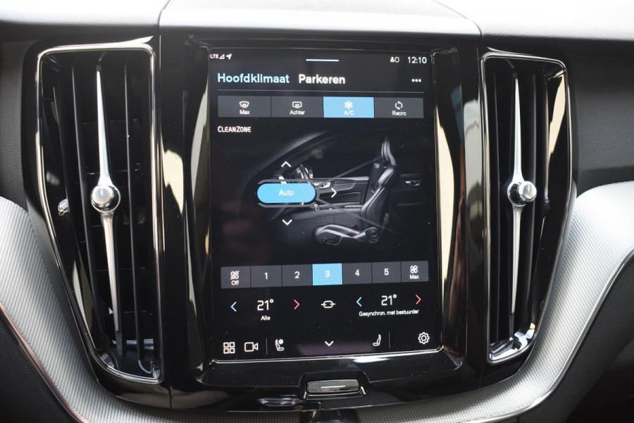 Volvo XC60 T6 350PK Automaat AWD Plus Black Edition / Adaptieve cruise control / Harman Kardon / BLIS / Panoramadak / Apple carplay  / Elektrische achterklep / Elektrische stoelen met geheugen / Stoel en stuurwielverwarming / 21” velgen /