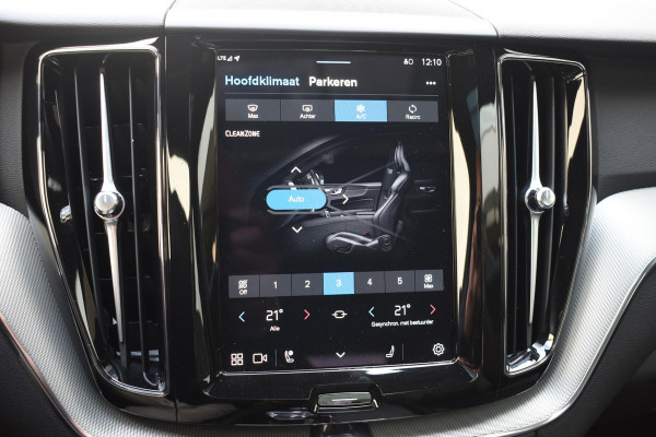 Volvo XC60 T6 350PK Automaat AWD Plus Black Edition / Adaptieve cruise control / Harman Kardon / BLIS / Panoramadak / Apple carplay  / Elektrische achterklep / Elektrische stoelen met geheugen / Stoel en stuurwielverwarming / 21” velgen /