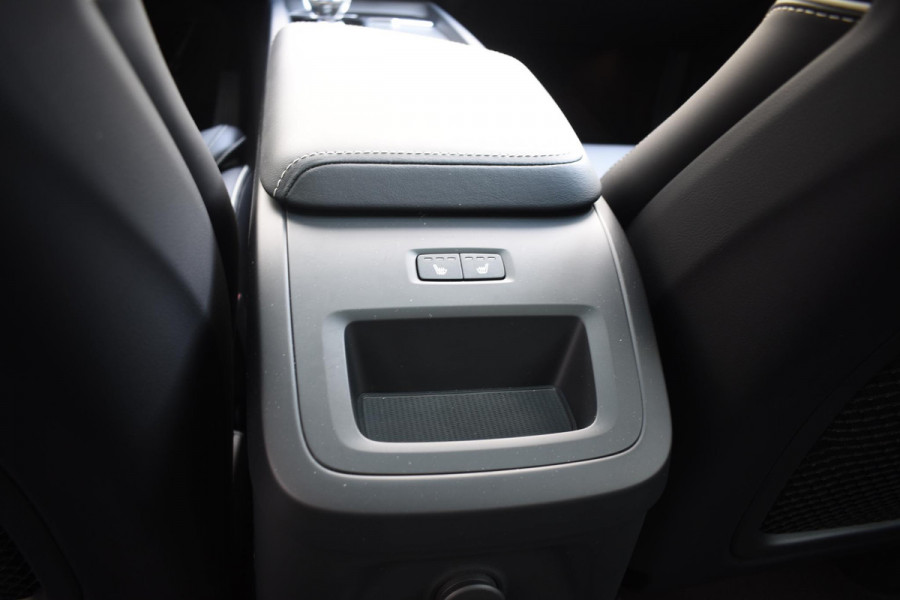 Volvo XC60 T6 350PK Automaat AWD Plus Black Edition / Adaptieve cruise control / Harman Kardon / BLIS / Panoramadak / Apple carplay  / Elektrische achterklep / Elektrische stoelen met geheugen / Stoel en stuurwielverwarming / 21” velgen /