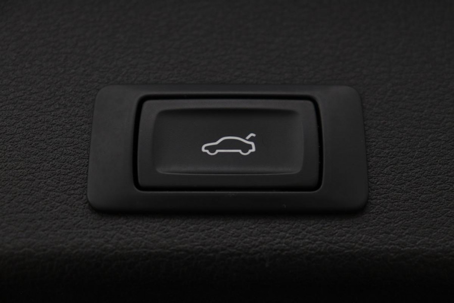 Audi A4 1.4 TFSI Sport S Line Black Edition | Leder | Trekhaak | Stoelverwarming | Full LED | Navigatie | Climate control | Parkeerhulp | Cruise control