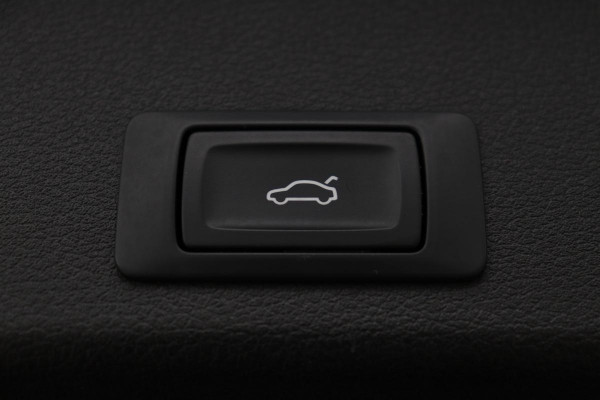 Audi A4 1.4 TFSI Sport S Line Black Edition | Leder | Trekhaak | Stoelverwarming | Full LED | Navigatie | Climate control | Parkeerhulp | Cruise control
