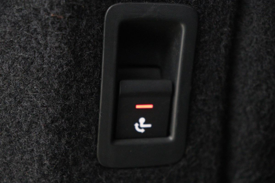 Audi A4 1.4 TFSI Sport S Line Black Edition | Leder | Trekhaak | Stoelverwarming | Full LED | Navigatie | Climate control | Parkeerhulp | Cruise control