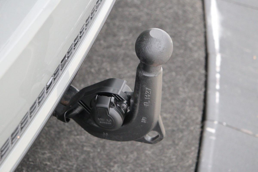 Audi A4 1.4 TFSI Sport S Line Black Edition | Leder | Trekhaak | Stoelverwarming | Full LED | Navigatie | Climate control | Parkeerhulp | Cruise control