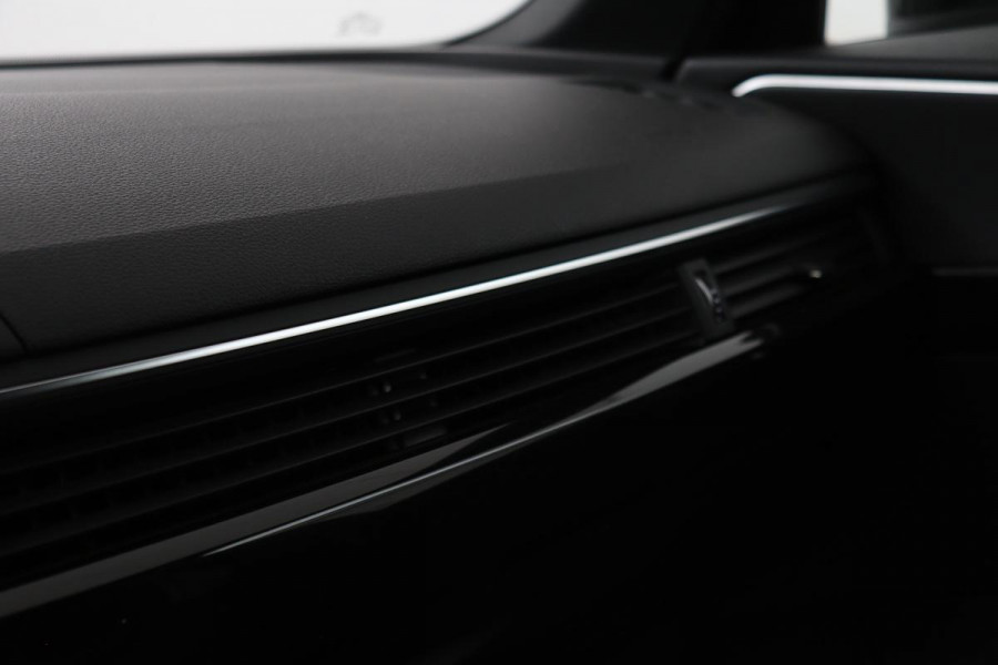 Audi A4 1.4 TFSI Sport S Line Black Edition | Leder | Trekhaak | Stoelverwarming | Full LED | Navigatie | Climate control | Parkeerhulp | Cruise control