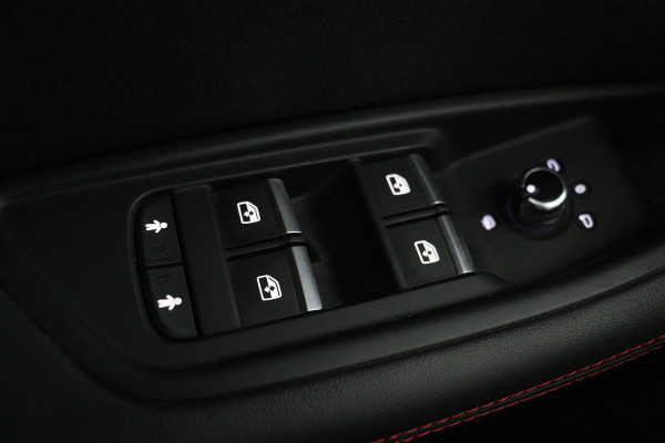Audi A4 1.4 TFSI Sport S Line Black Edition | Leder | Trekhaak | Stoelverwarming | Full LED | Navigatie | Climate control | Parkeerhulp | Cruise control